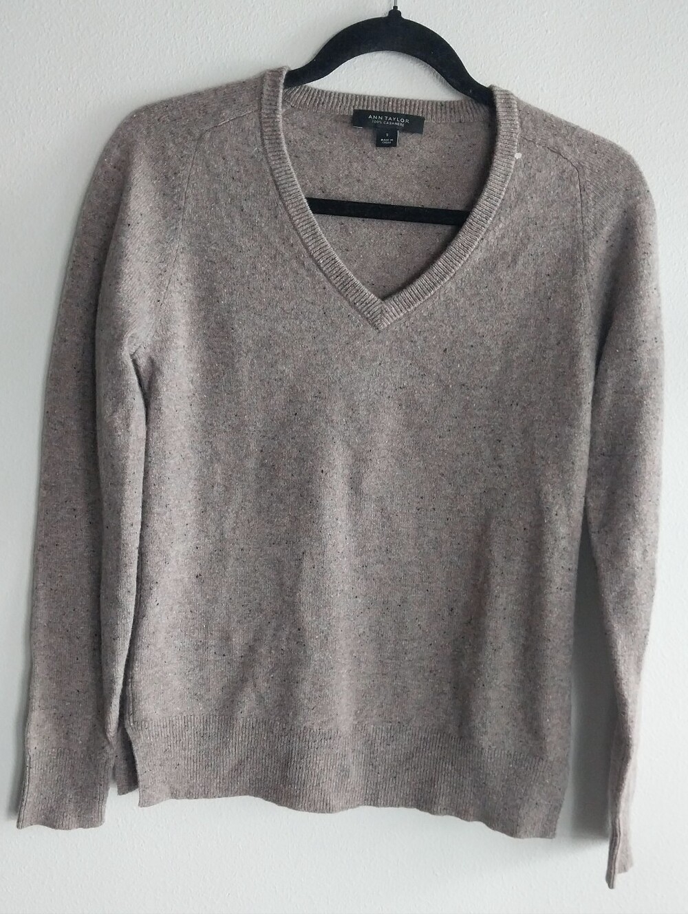 Ann Taylor Tan Speckled 100% Cashmere Long Sleeve V-Neck Classic Sweater